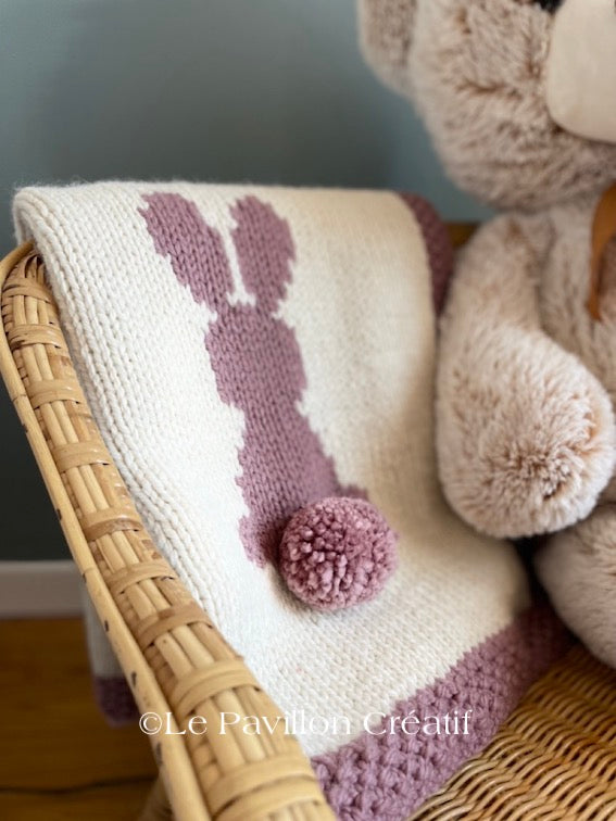 couverture-tricot-lapin-bébé-pompon
