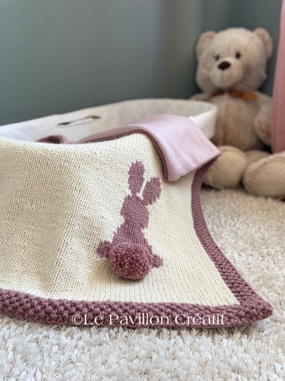 couverture-tricot-lapin-bébé-pompon