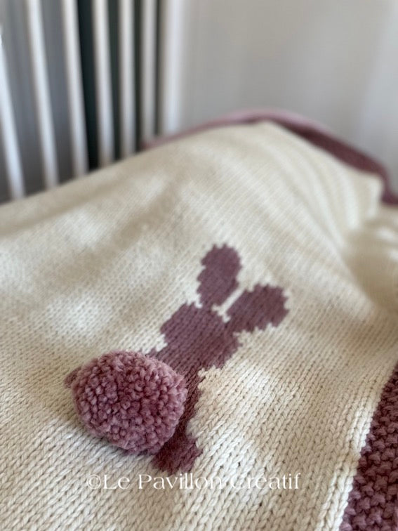 Couverture bébé en laine Lapin rose et pompon